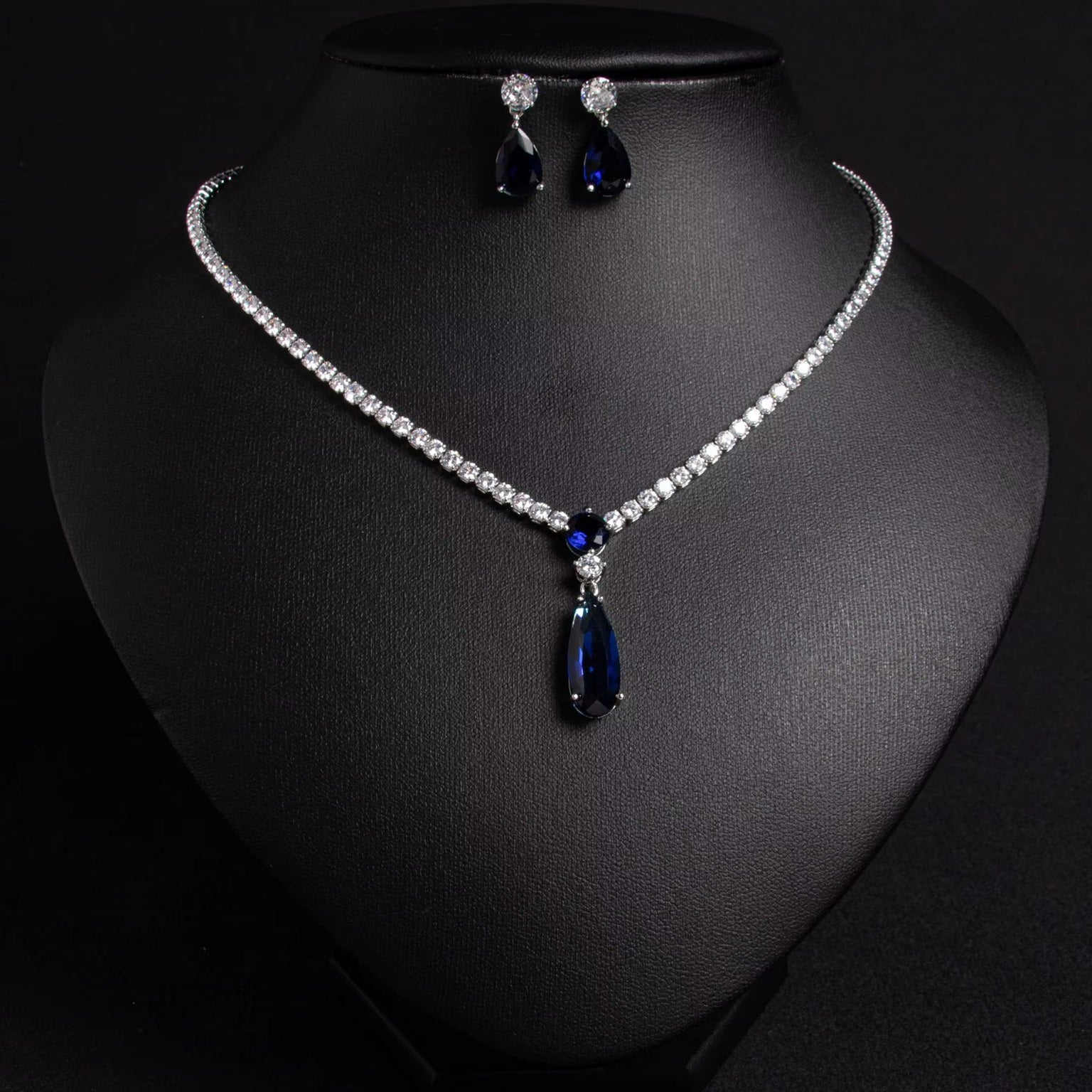 Classic Crystal Drop Shape Necklace Set with Drop Earrings โ Elegant Fashion Jewelry for Women