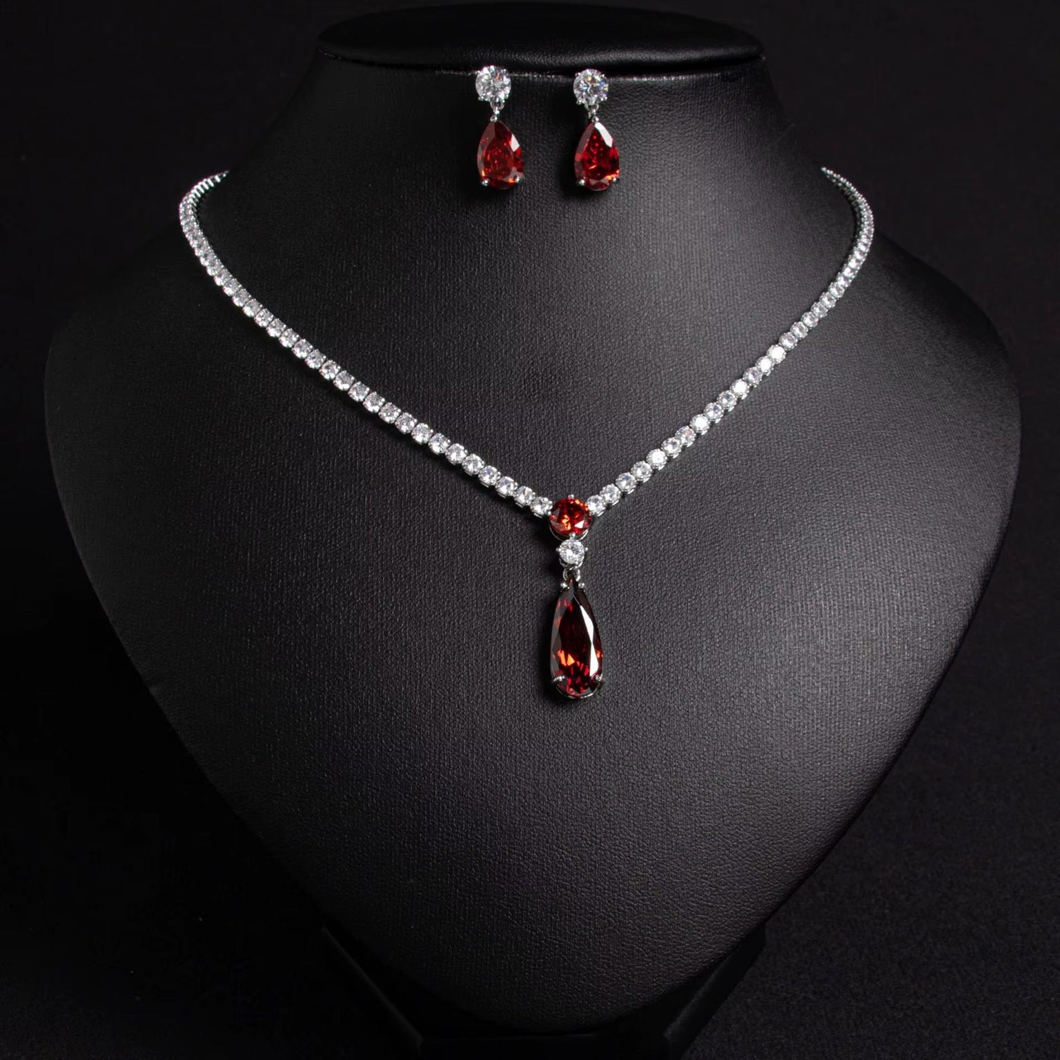 Classic Crystal Drop Shape Necklace Set with Drop Earrings โ Elegant Fashion Jewelry for Women